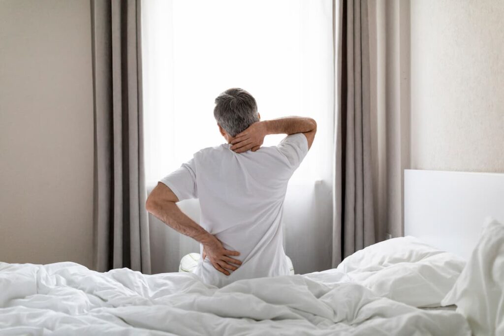 Por qué me duele la espalda por la noche o al estar en la cama