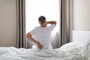 Por qué me duele la espalda por la noche o al estar en la cama